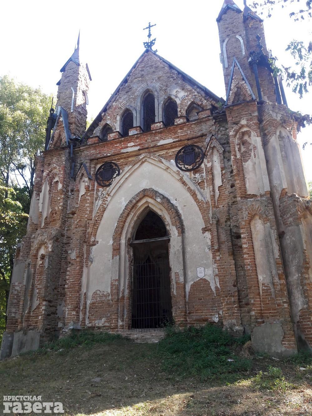 Каплица-усыпальница Ожешко в деревне Закозель до реставрации