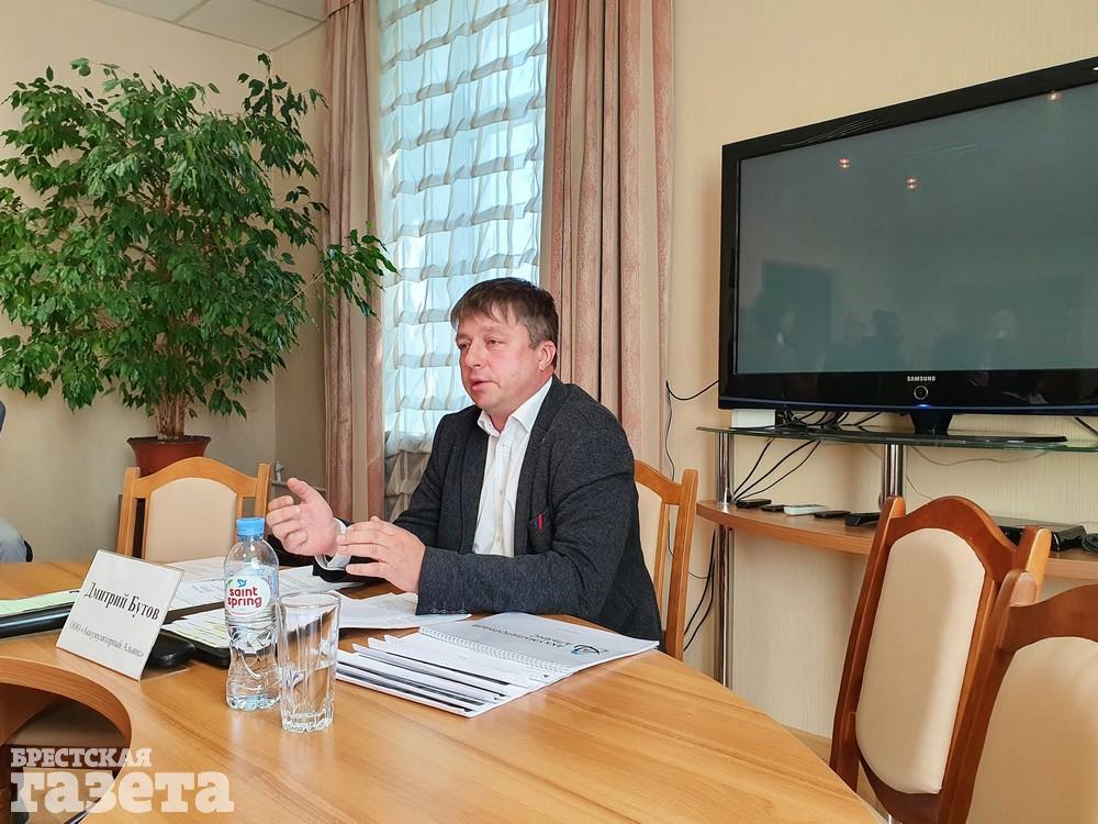 Пресс-конференция ООО "Аккумуляторный альянс" с участием директора Дмитрия Бутова. Фото: