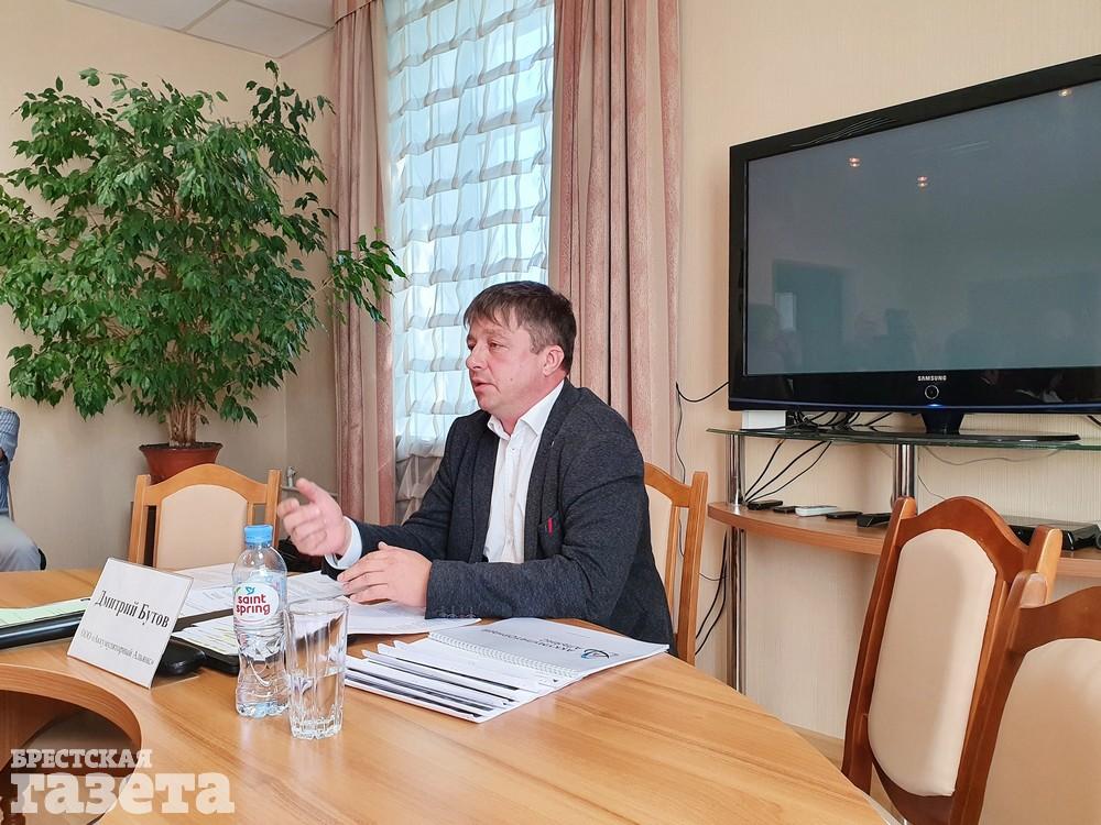 Пресс-конференция ООО "Аккумуляторный альянс" с участием директора Дмитрия Бутова. Фото: