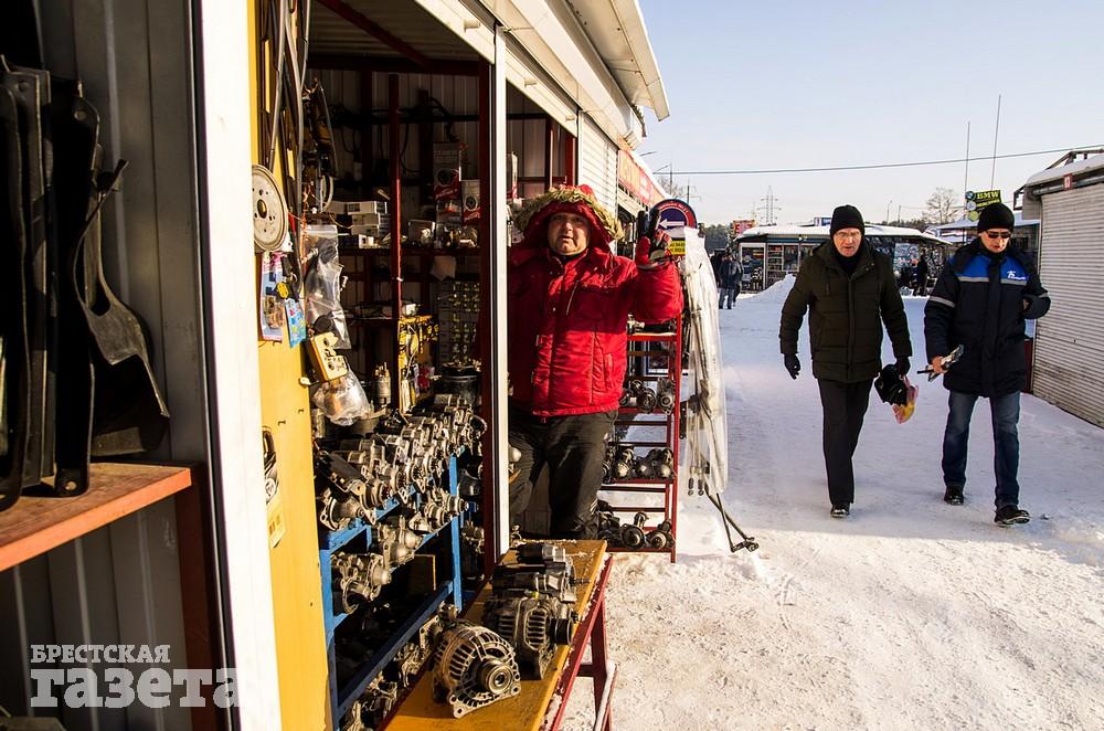 Торговля на брестском авторынке в большой мороз. Фото: , "Брестская газета"
