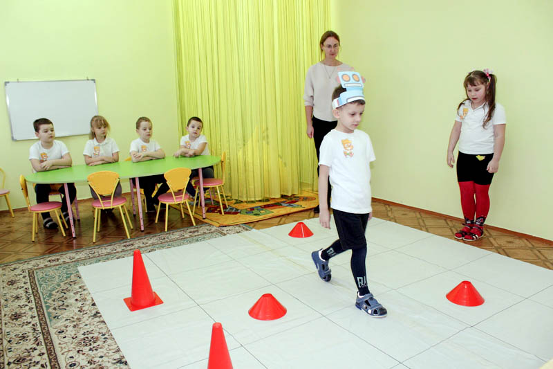 Дети занимаются IT в детском саду Пинска. Фото: pinsknews.by.