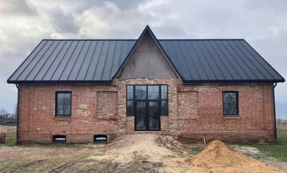 Историческая постройка в Людвиново.