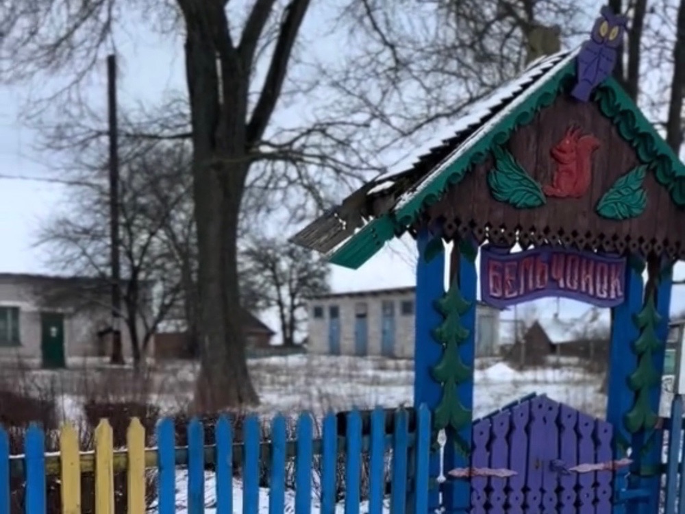 Вход на территорию бывшего детского сада «Бельчонок» в деревне Оранчицы, Пружанского района.