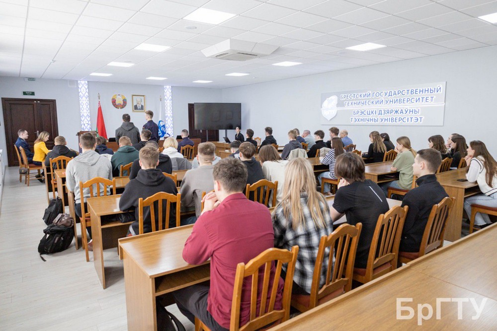 «Показательный» суд над мужчиной в БрГТУ. Фото: БрГТУ