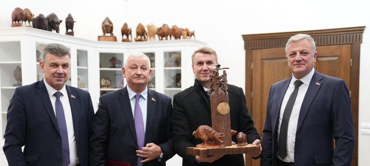 Брестские чиновники коллекционируют зубров и принимают подарки. Фото: Брестский облисполком