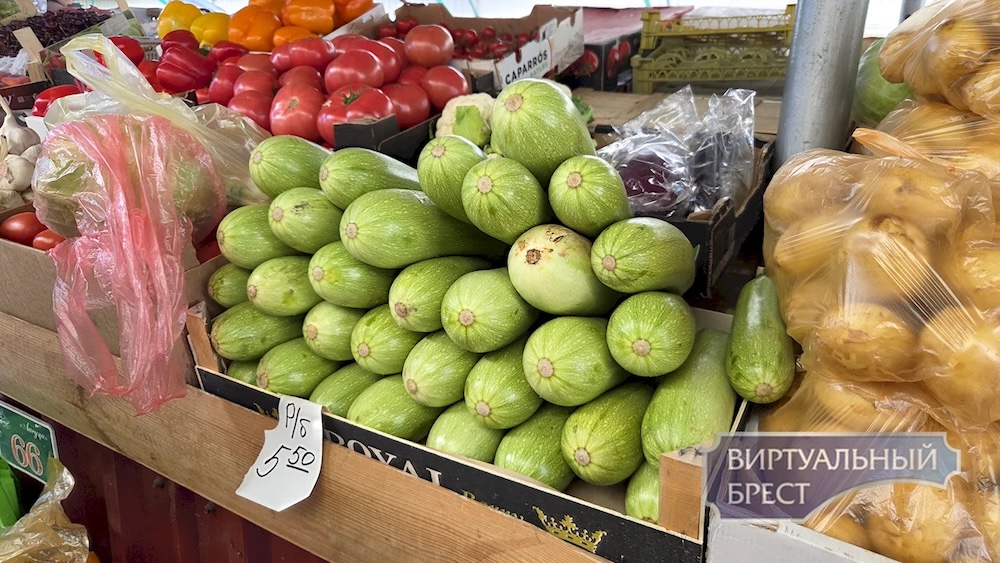 Цены на овощи на Брестском центральном рынке. Фото: «Виртуальный Брест».