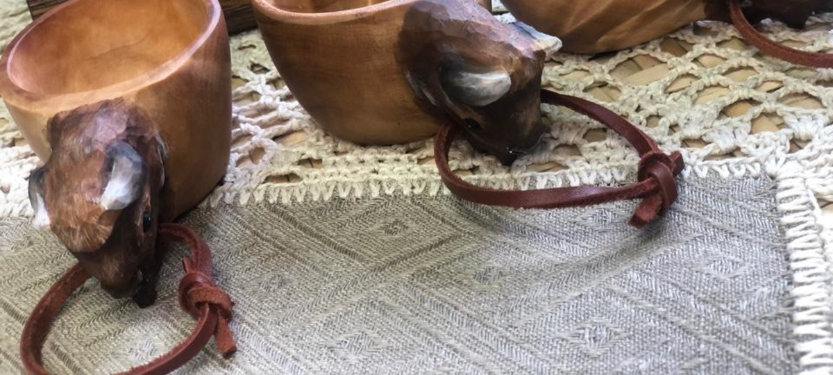 Деревянные рюмки в форме зубра. Фото: https://artfolk.by