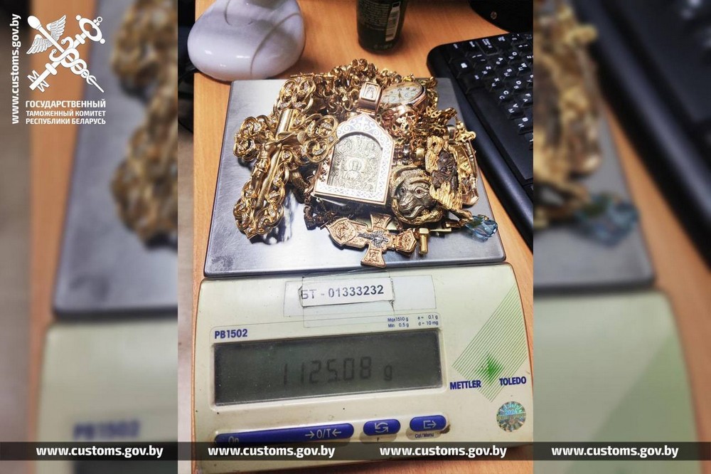 Драгоценности, которые везла украинка. Фото: ГТК