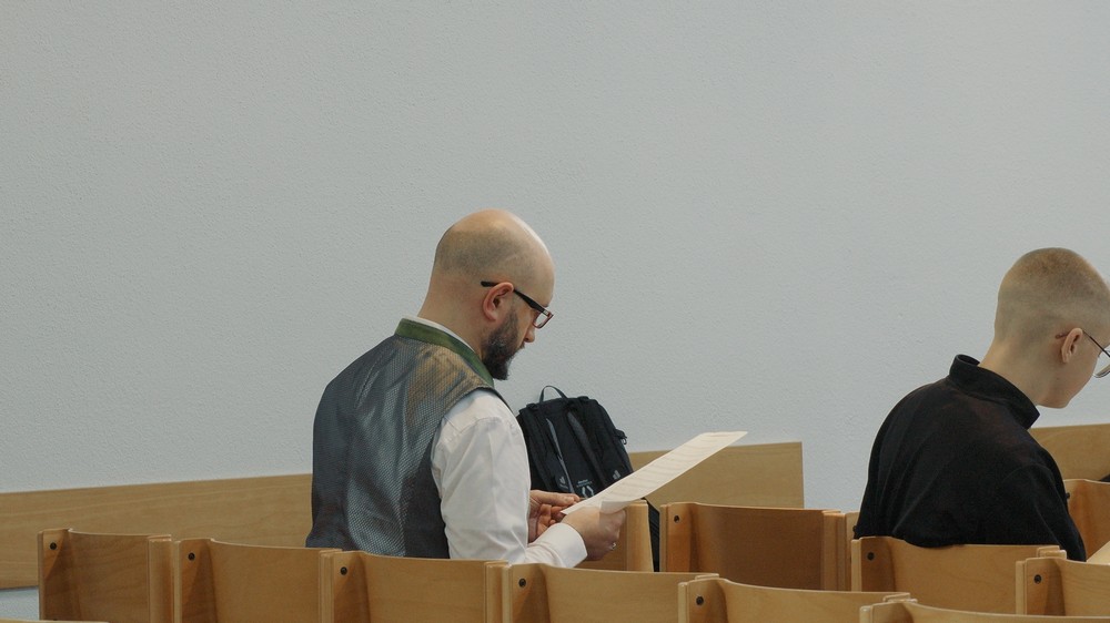 Алесь Чайчыц падчас рэпетыцыі хору