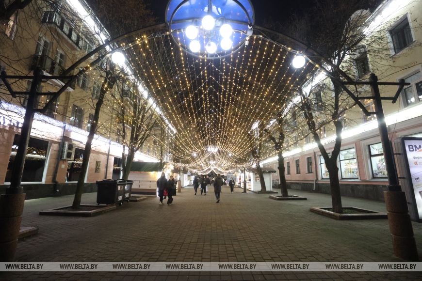 Новогодняя иллюминация на Пушкинской в Бресте.