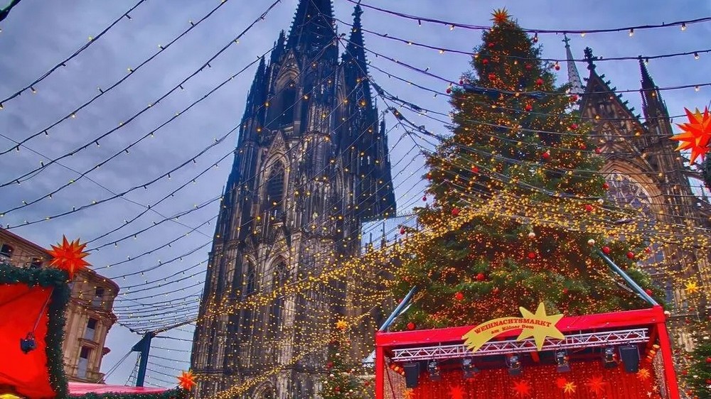 Weihnachtsmarkt am Kölner Dom, Cologne. Фото: Shutterstock