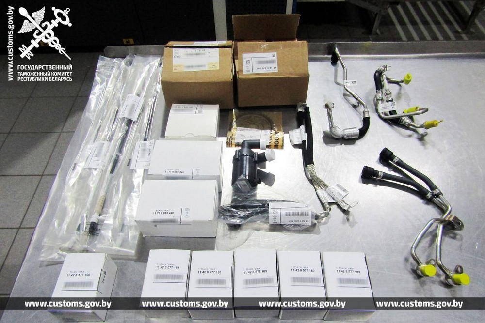 Автозапчасти, которые беларусы везли в тайниках в своих авто. Фото: ГТК